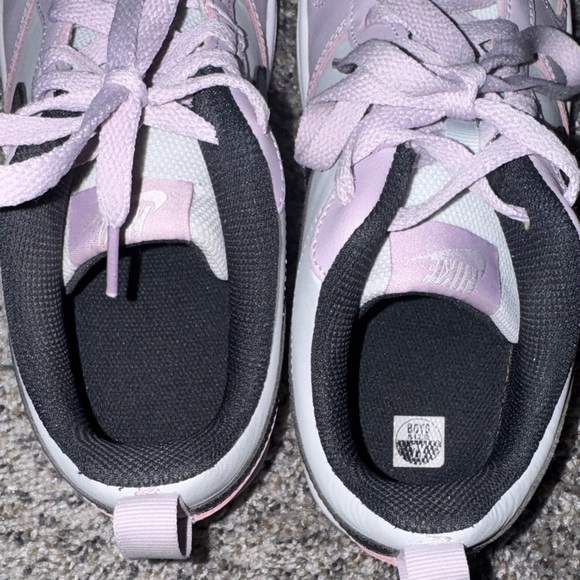 Big Kid Size 7 Nike, lavender/white/gray - Picture 3 of 3